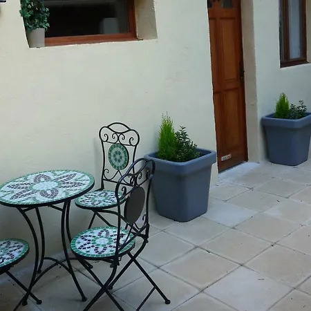 Aux Armoiries De Apartamento